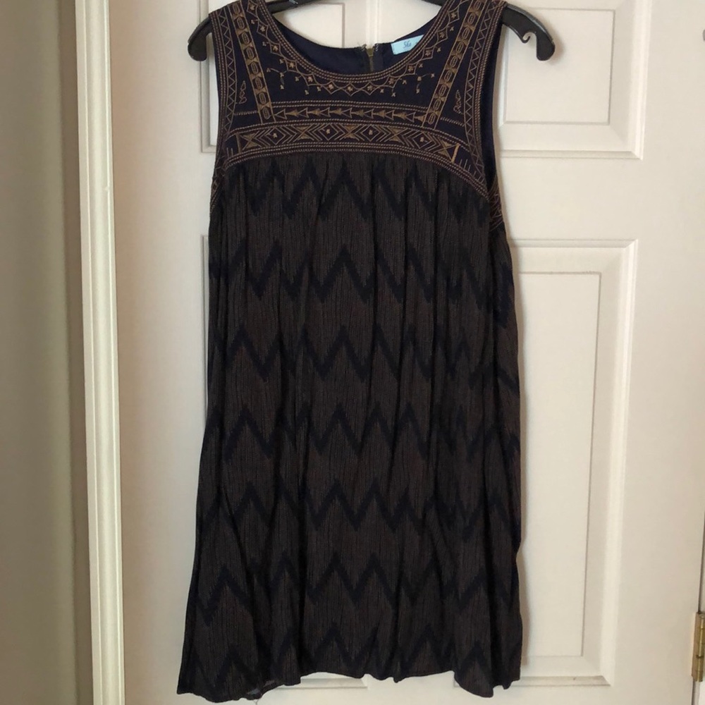 Fabulous navy shift with embroidered detail!